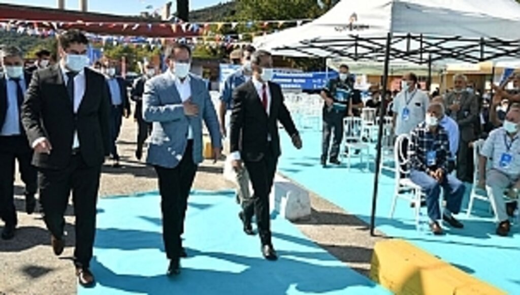 Ayancık ve Gerze ilçelerindeki Ak Parti kongrelerine katıldı