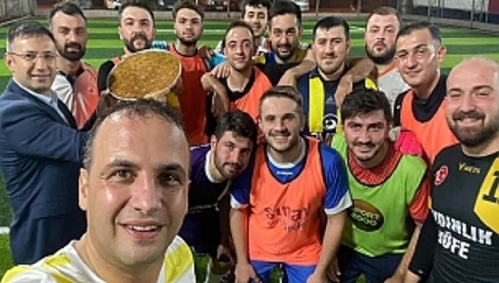 Başkan Kibar, Gençlerle Halı Sahada Buluştu