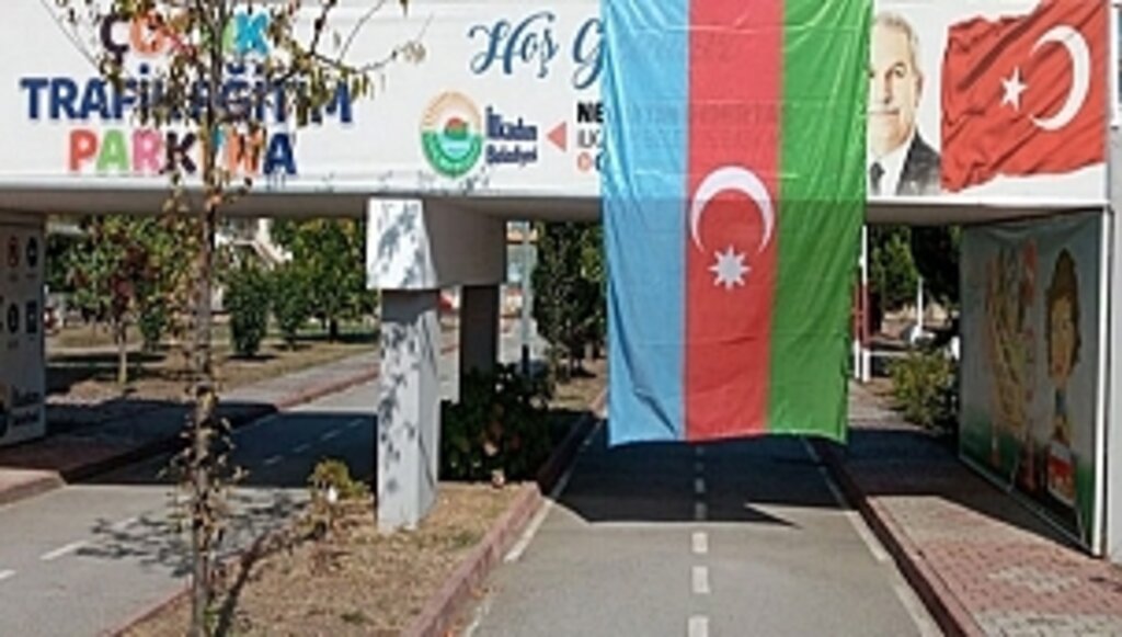 Bayraklar Birliğimizin Sembolüdür