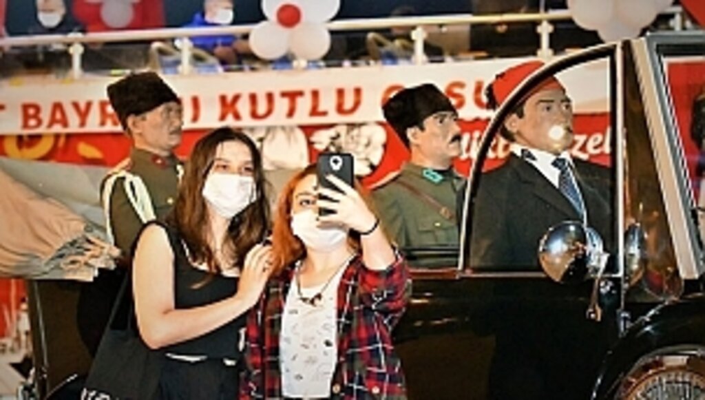 Büyükşehir'den 29 Ekim Coşkusu