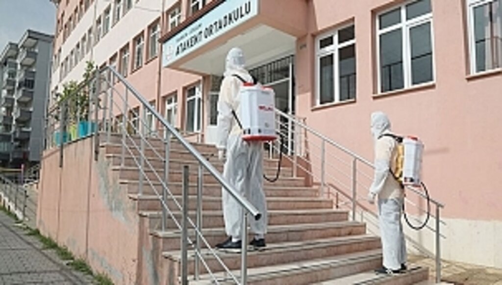 Hijyen Timlerinden 24 Okula Dezenfekte 