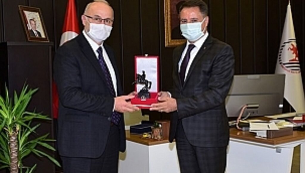 Rektör Ünal Başkan Cemil Deveci'yi Konuk Etti