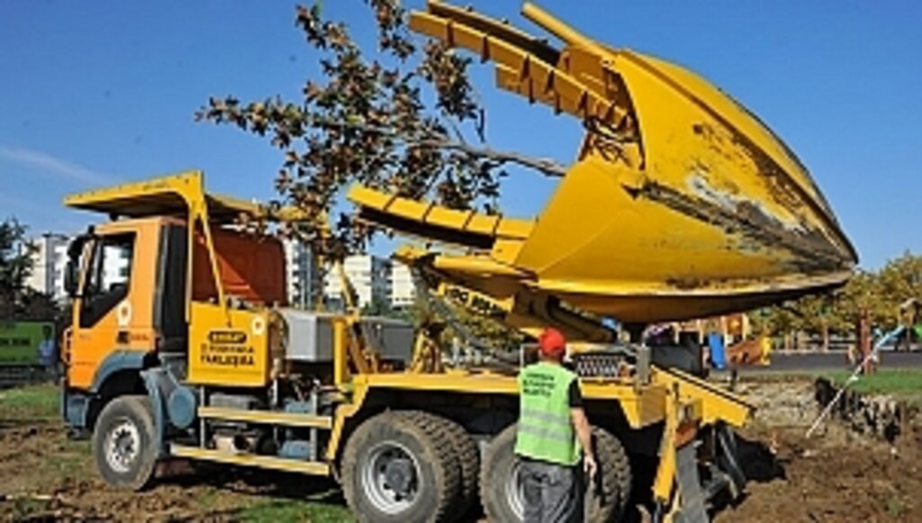 Büyükşehir'den Ağaç Hassasiyeti