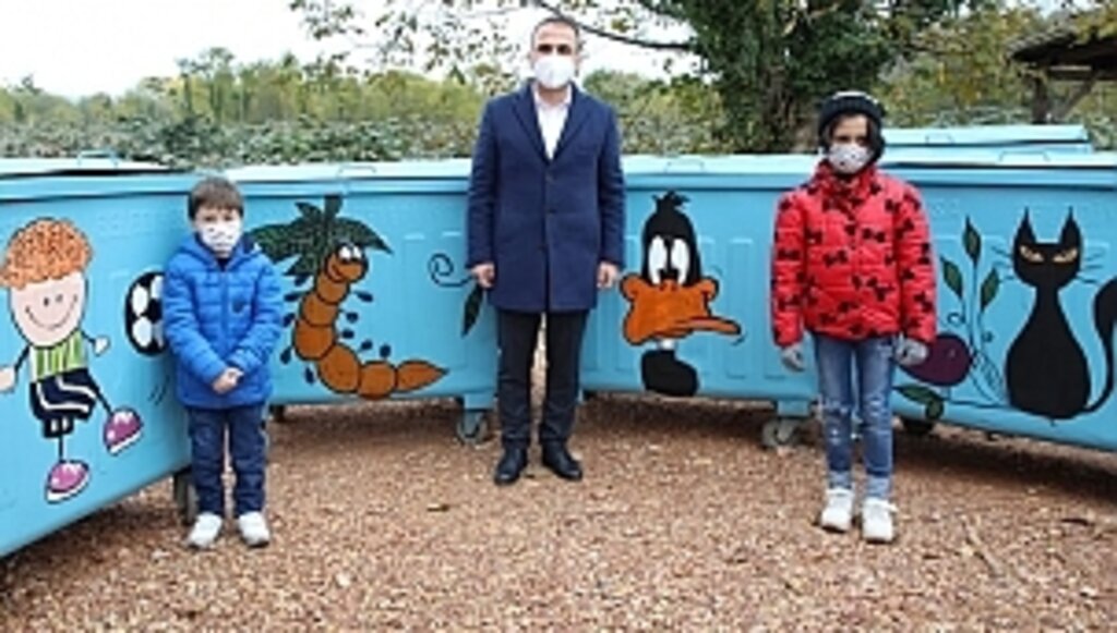 Fatsa'da Rengârenk Boyanan Çöp Konteynırları Çiçek Açtı