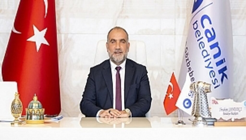 İstikbal Yolunda Asla Sönmeyen Meşaleyi Yakmıştır