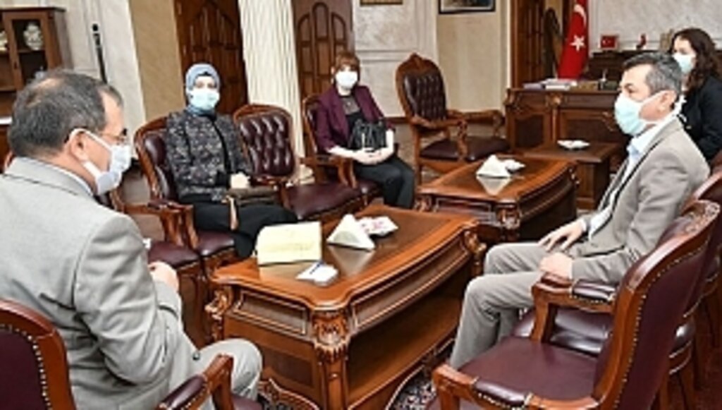 Kapımız Sonuna Kadar Açık