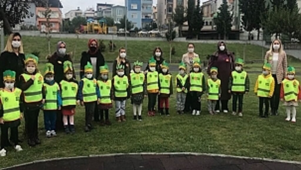 Minik Bahçıvanlar Ağaç Dikti