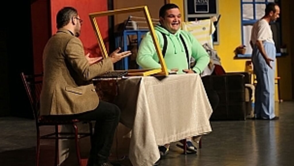 Oyun Tiyatro Severlerden Tam Not Aldı