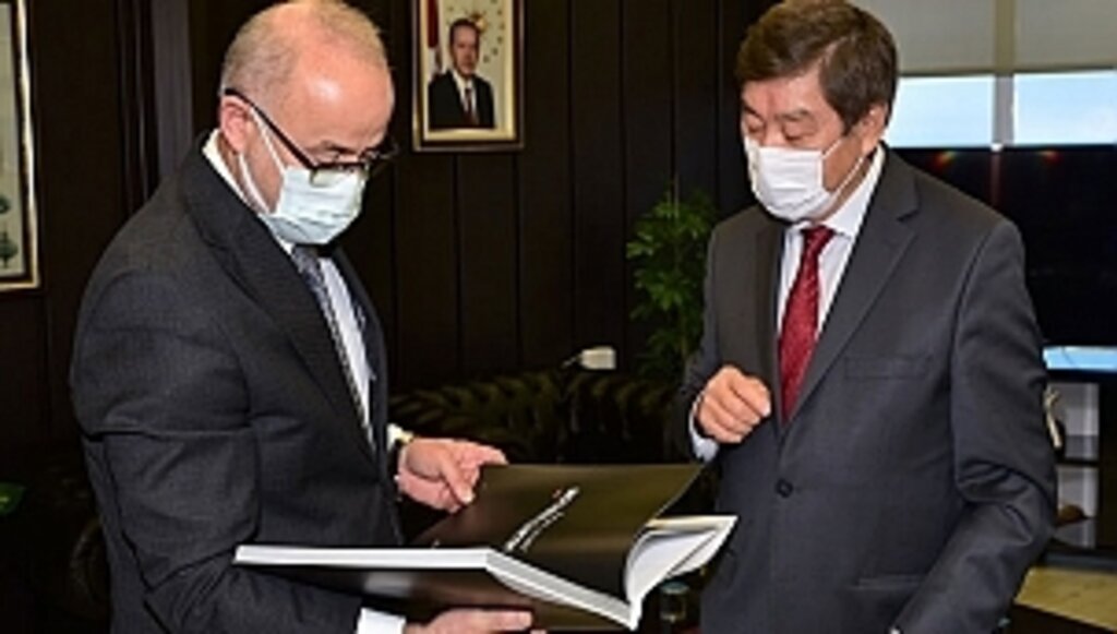 TÜRKSOY Genel Sekreteri Kaseinov Rektör Ünal'la Buluştu