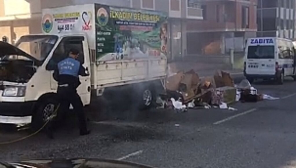 Yanan Araca Zabıtadan Müdahale