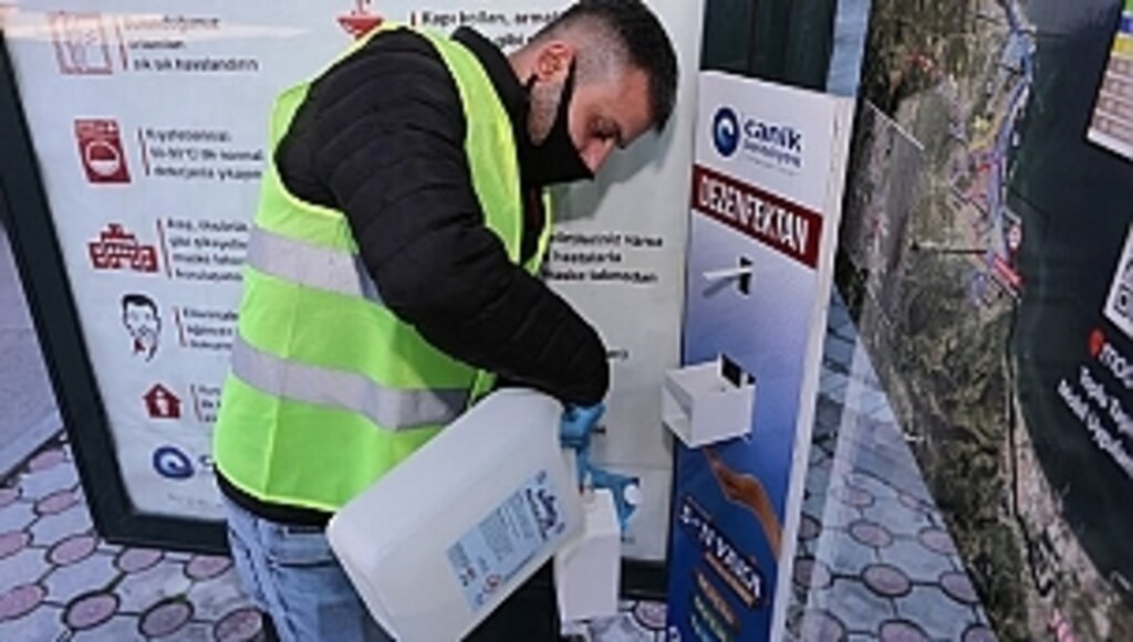 Canik'te Duraklara Dezenfaktan Stantları