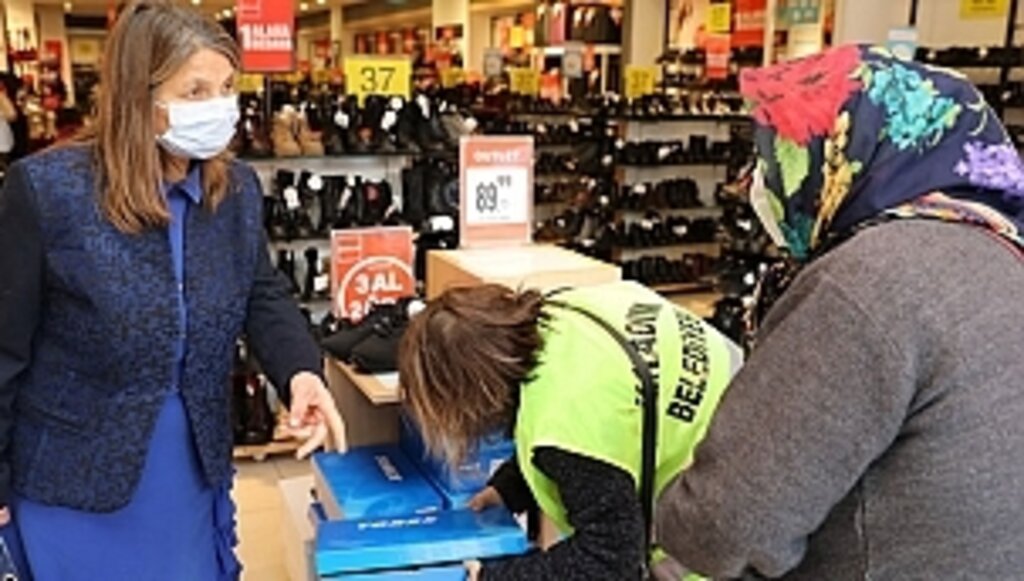 Hayırsever Vatandaşlar Yardım İçin Kadın Koordinasyon Merkezini Seçiyor