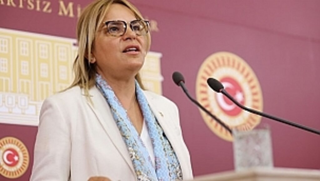 Kadını 'El Üstünde Tutmak' Demek, Tabutuna Omuz Vermek Demek Değildir!