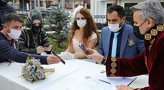 Nikâhlar Artık Sosyal Mesafeli Açık Havada Kıyılıyor!