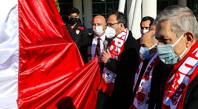 19 Mayıs Stadyumundaki Futbol Şehitlerimizin Anıtının Açılışı Yapıldı