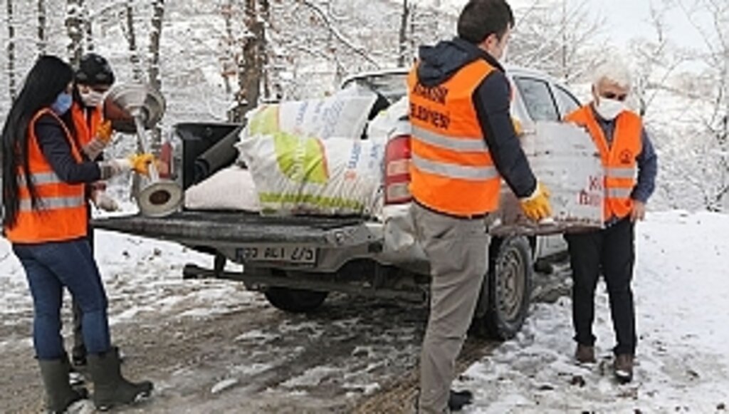 42 Farklı Noktada Kuşlara Yem Desteği