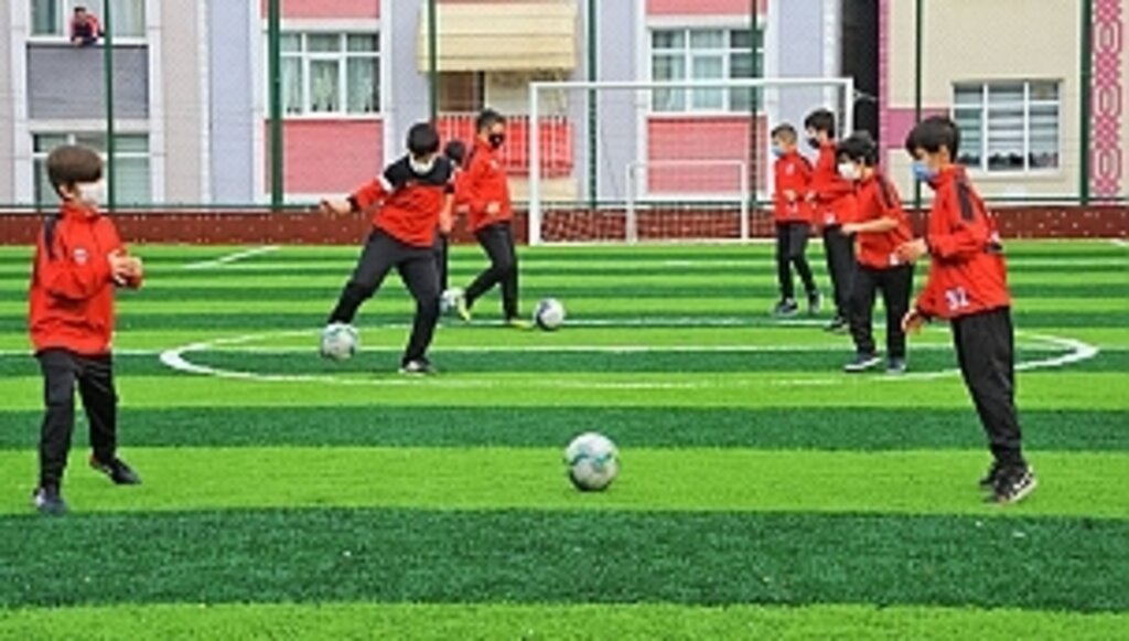 Büyükşehir'den Kökçüoğlu Mahallesi'ne Halı Saha