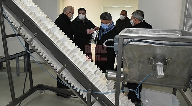 Rektör Ünal, İlk Buzağı Can Sütü Üretim ve Eğitim Tesisine Ziyaret