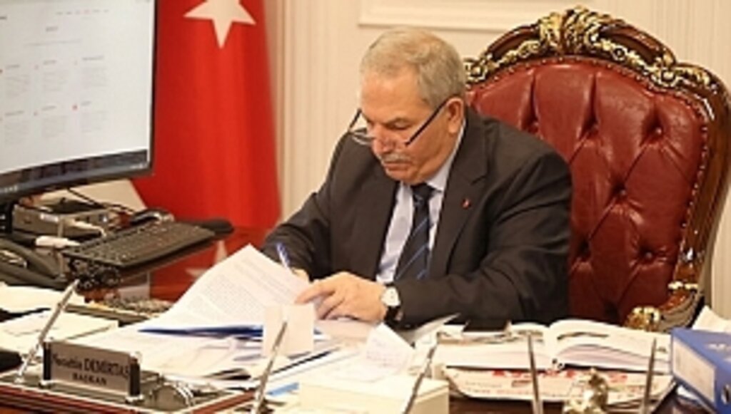 Sözleşmeyi İmzaladı!...