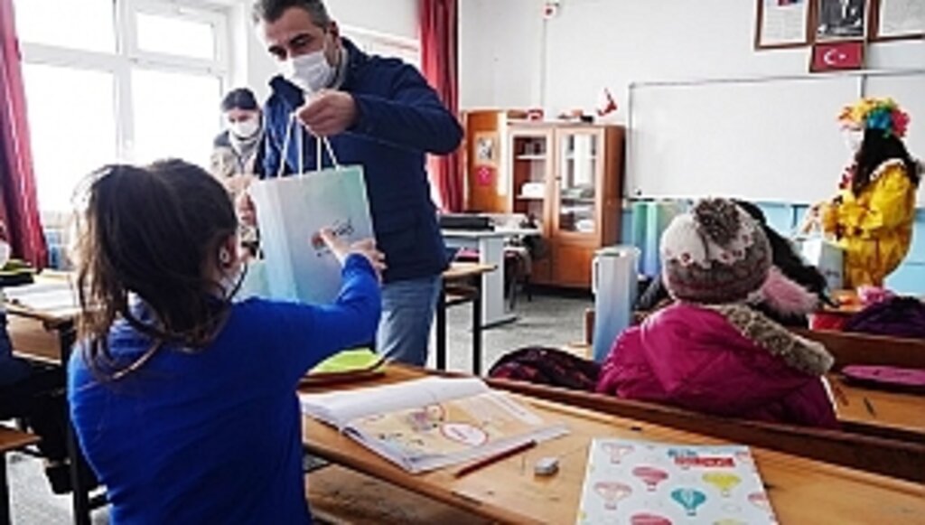 Atakum'da Ders Zili Hediyesi