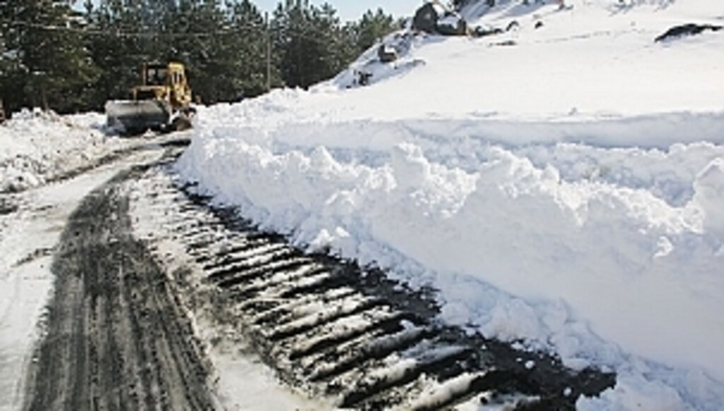 Atakum'da Karla Mücadele Aralıksız Sürdürülüyor 