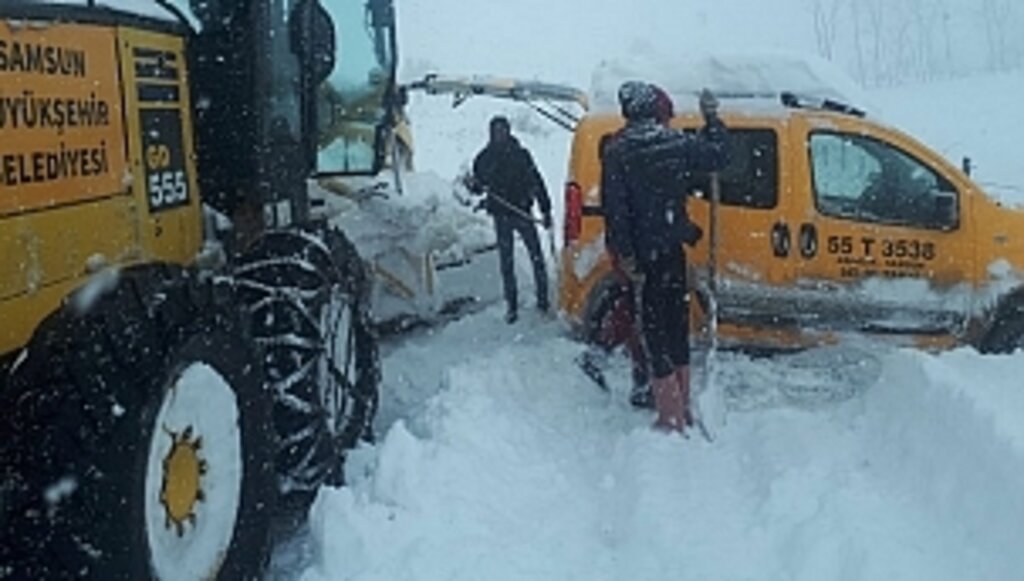 Büyükşehir Kapalı Yolları Açtı
