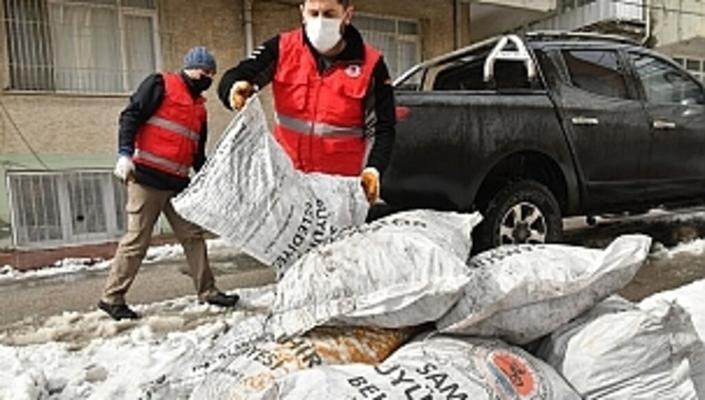 Büyükşehirden İhtiyaç Sahiplerine Yakacak Yardımı