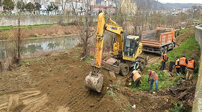 Büyükşehirden Mert Irmağı'nda Temizlik Çalışması