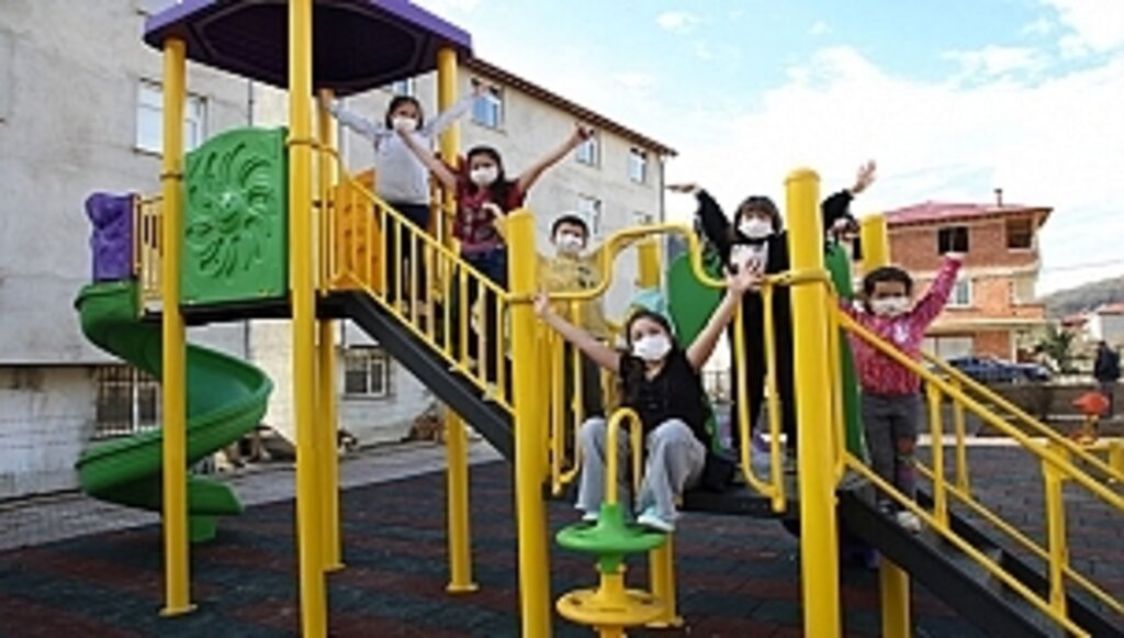 Ilıca'ya Yapılan Yeni Park En Çok Çocukları Sevindirdi