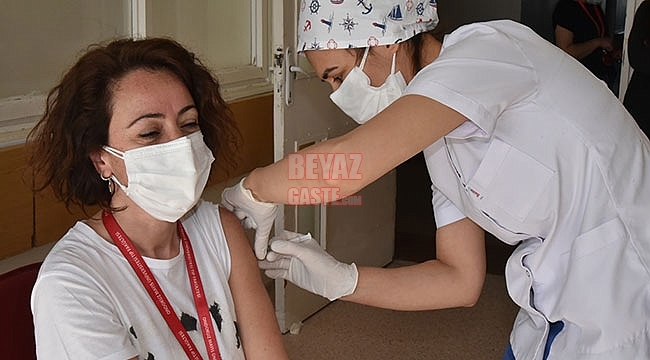 OMÜ'de Sağlık Çalışanları İkinci Doz Aşılarını Vurulmaya Başladı
