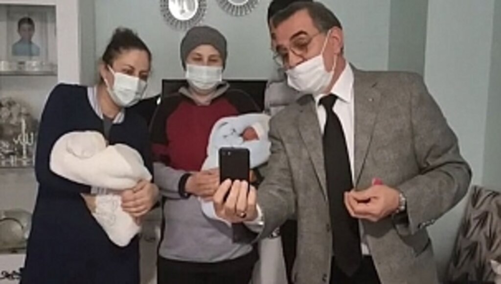 Yavuz Ailesinin İkiz Bebek Mutluluğuna Ortak Oldu