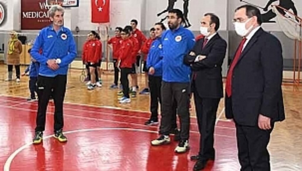 Başkan Demir'den Milli Badminton Sporcularına Ziyaret