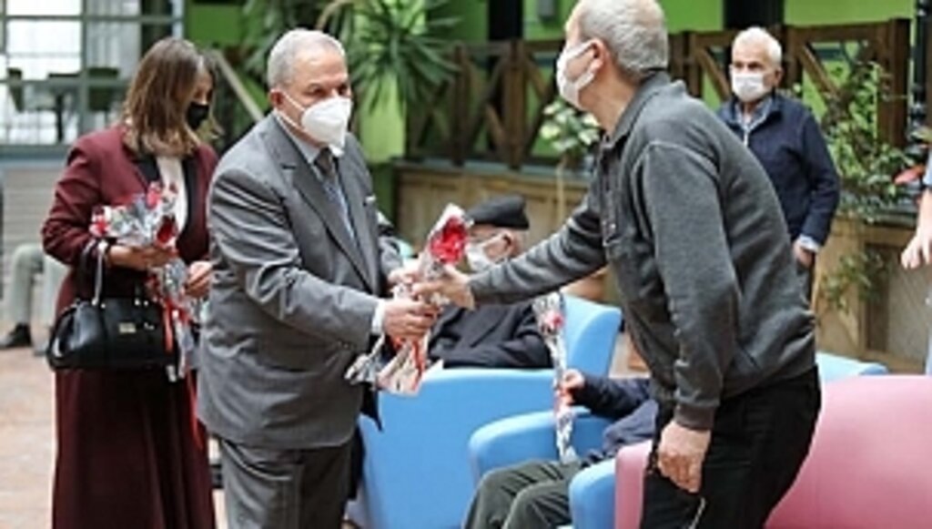 Başkan Demirtaş'dan Huzur Evi Sakinlerine Anlamlı Ziyaret