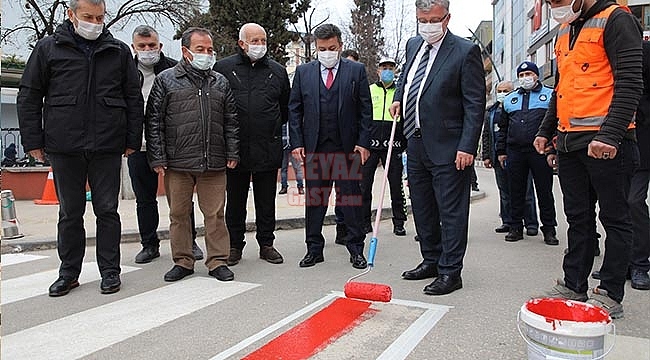 Fatsa'da Trafikte Yaya Önceliği İçin 'Kırmızı Şerit' Çekildi