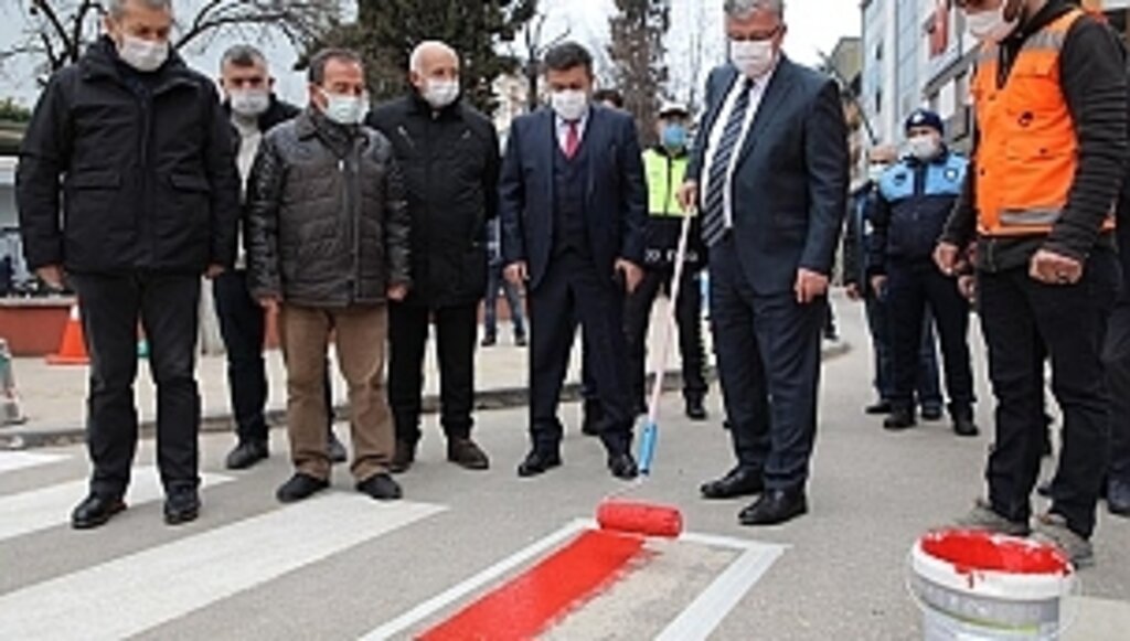 Fatsa'da Trafikte Yaya Önceliği İçin 'Kırmızı Şerit' Çekildi