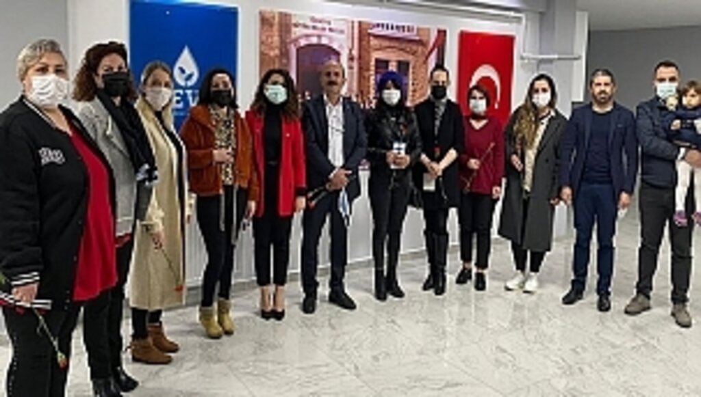 Kadin Olmanin Hikayesini Yeniden Yazmaya Geliyoruz!