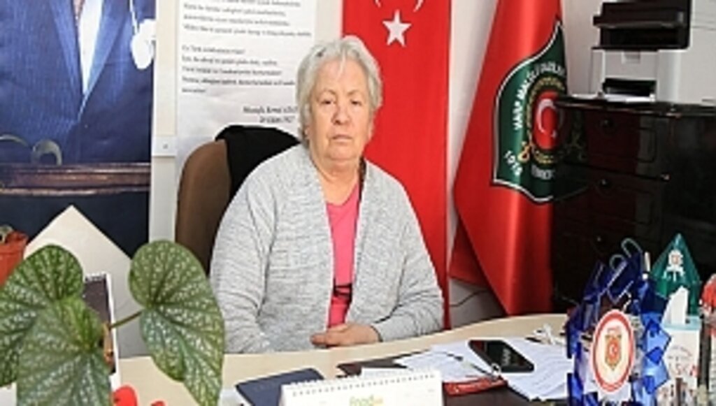 Mücadele Veren Kadınlarımızı Yürekten Destekliyorum