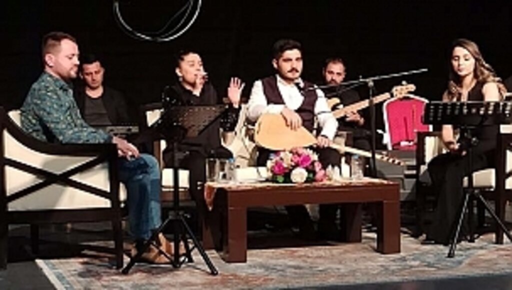 Sekizinci Pandemi Konserinde Âşık Veysel Unutulmadı