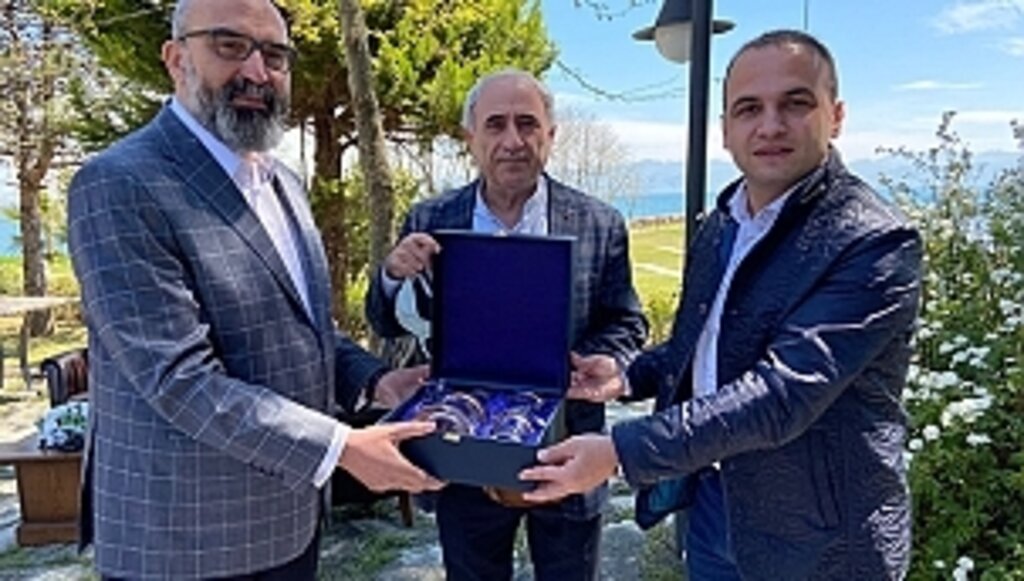 Nurullah Genç, Şiirleriyle Sohbetiyle Gönülleri Mest Etti