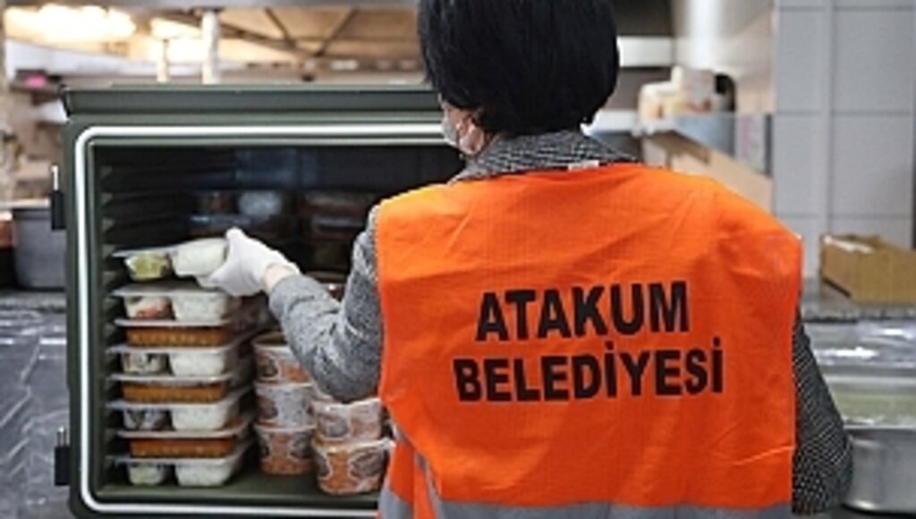 Atakum'da Sıcak Aş Desteği Tam Kapanmada da Sürüyor 