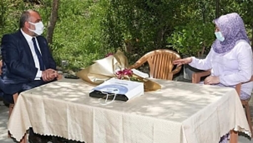 İdlib Şehidi Annesine Başkan Sandıkçı'dan Anlamlı Ziyaret