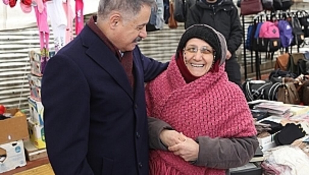 Sevgili Anneler, Sizi Çok Seviyoruz...