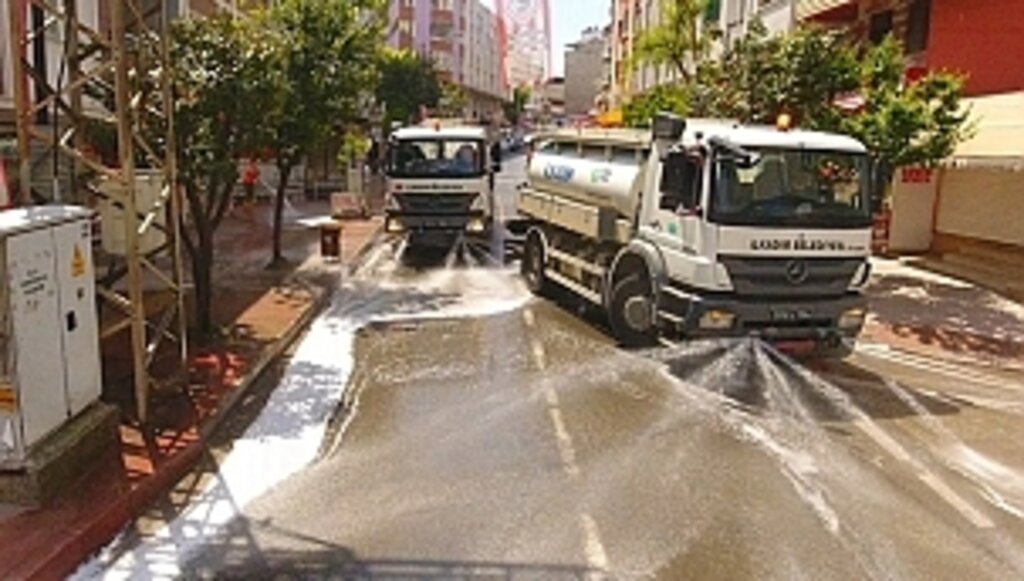 Temizlik Ekiplerinden Sokak Sokak Bayram Temizliğinde