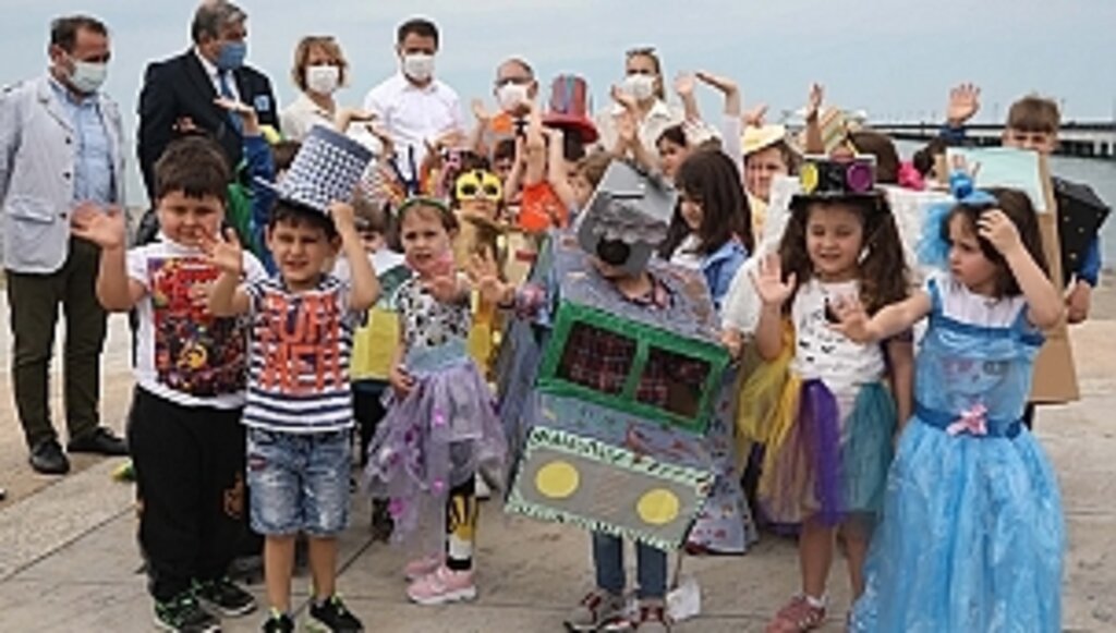 AtaÇocuklu miniklerden 'Sıfır Atık' defilesi