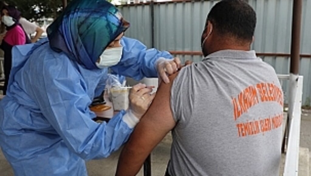 Belediye Personeli Koronavirüs Salgınına Karşı Aşılandı