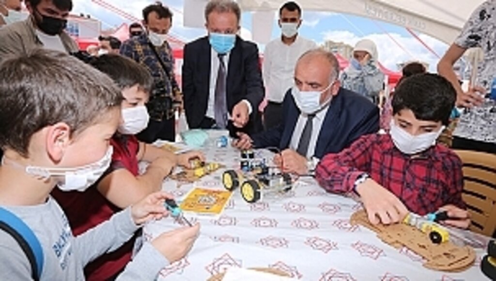 Geleceğin Bilim Adamları Canik'te Yetişiyor