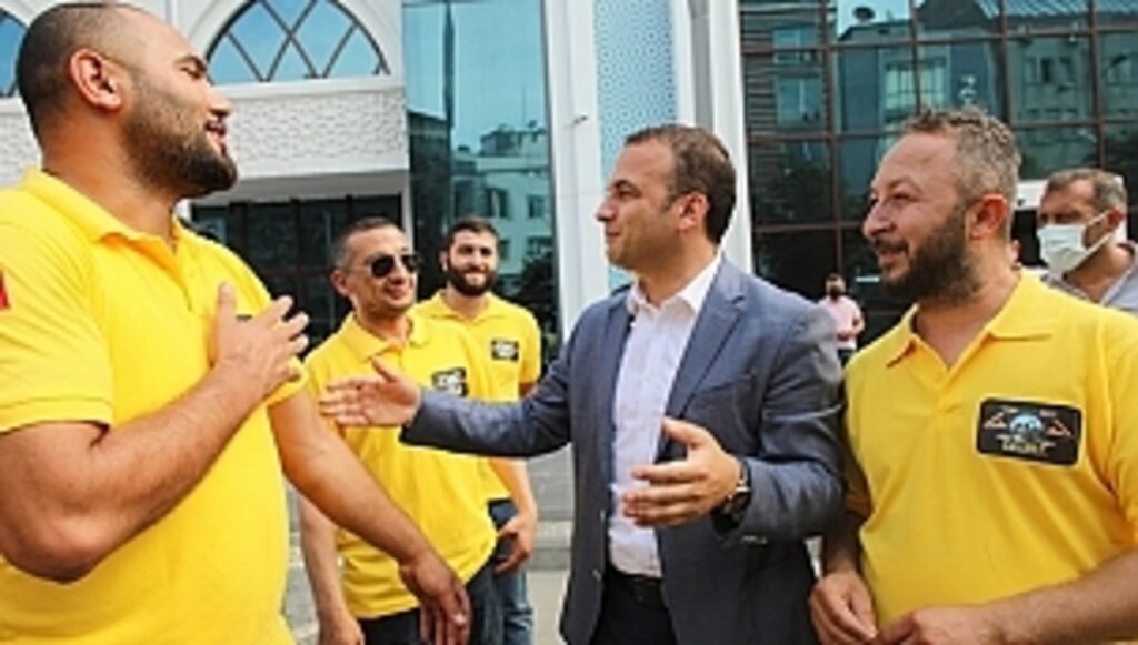 Belediye Önünden Başkan Kibar Uğurladı