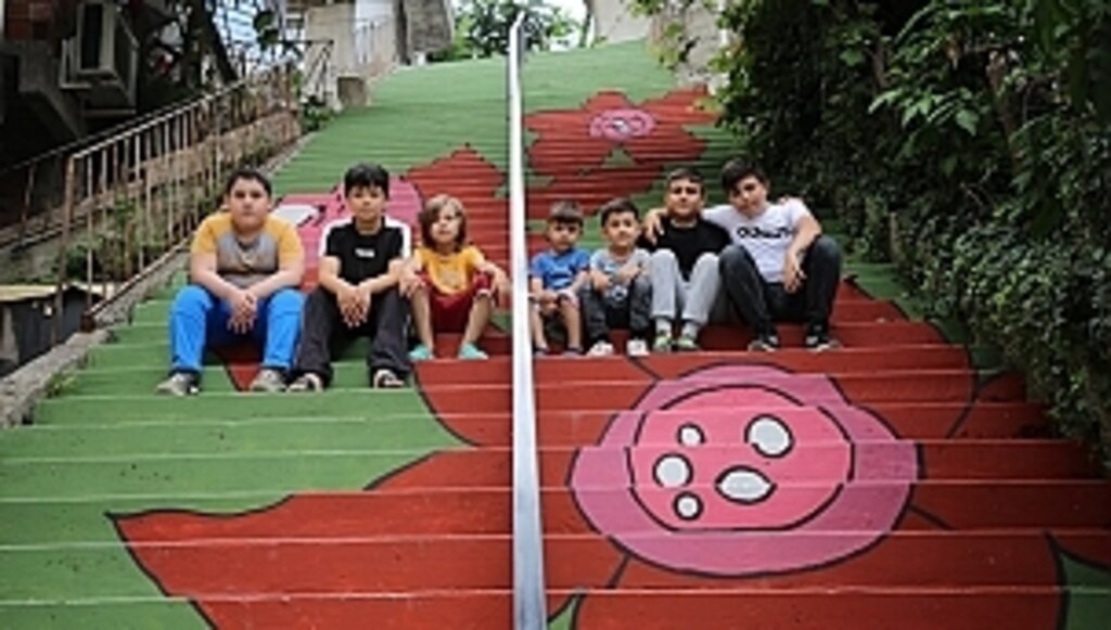 Rengârenk Merdivenler Kent Estetiğine Değer Kattı