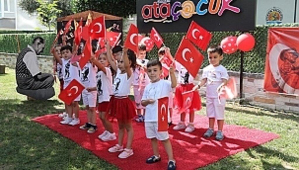 AtaÇocuk'ta Zafer Bayramı coşkusu