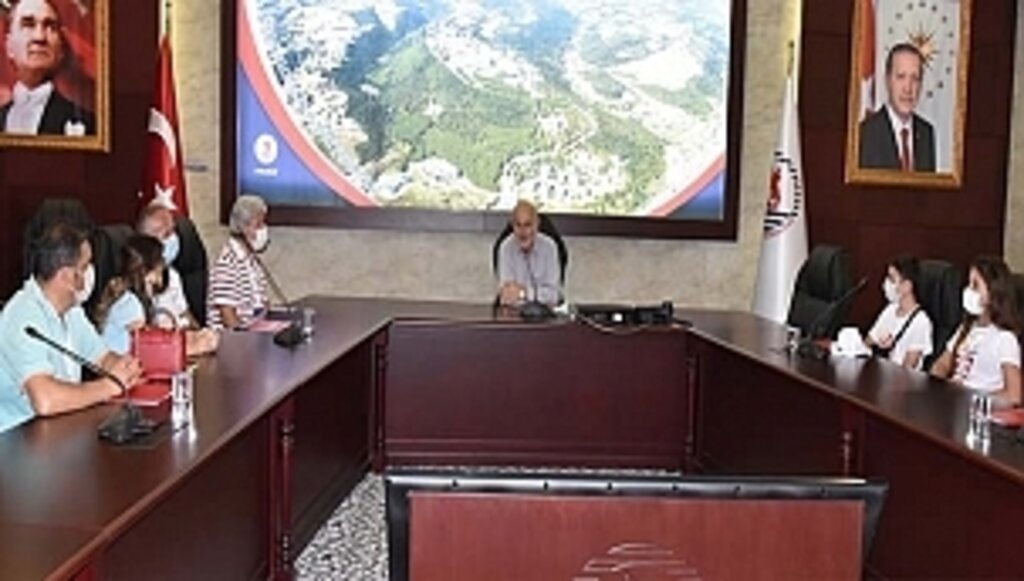 'Biz Anadoluyuz' Öğrencileri Rektör Ünal'ı Ziyaret Etti